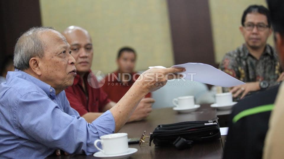 Ketua BOPI, M Noor Aman (kiri) saat menjawab pertanyaan wartawan.